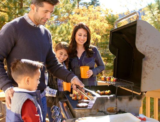 Family-gathers-around-the-grill-during-summer-party-ready-to-eat